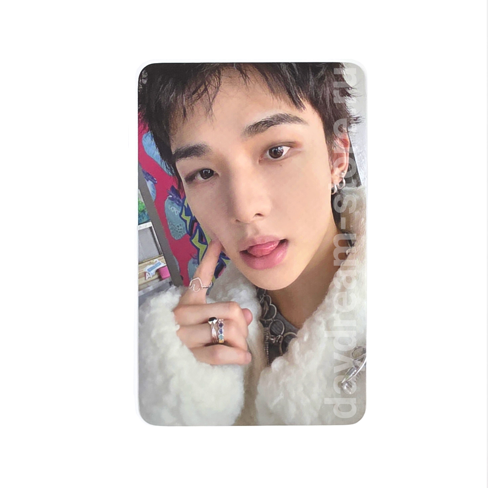 Фотокарта Hyunjin Stray Kids - 2026 Season’s Greetings STARLIGHT SUPPER CLUB [FANS SHOP]