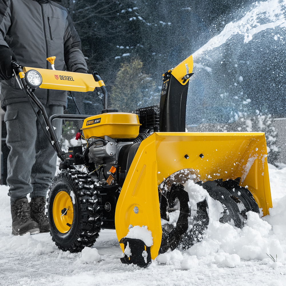 Бензиновая снегоуборочная машина SB 560 LP, 212 cc, электростартер, фара Denzel