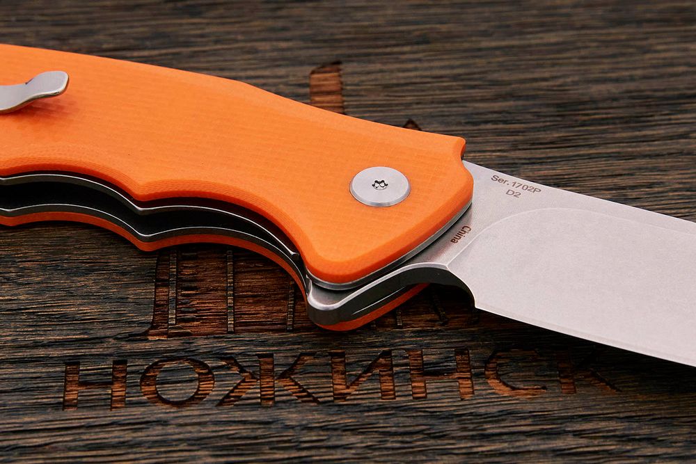 Нож складной Artisan 1702P-OE Tradition, клинок 100мм, сталь D2, рукоять G10 оранжевый