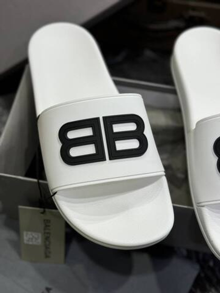 Шлепанцы Balenciaga