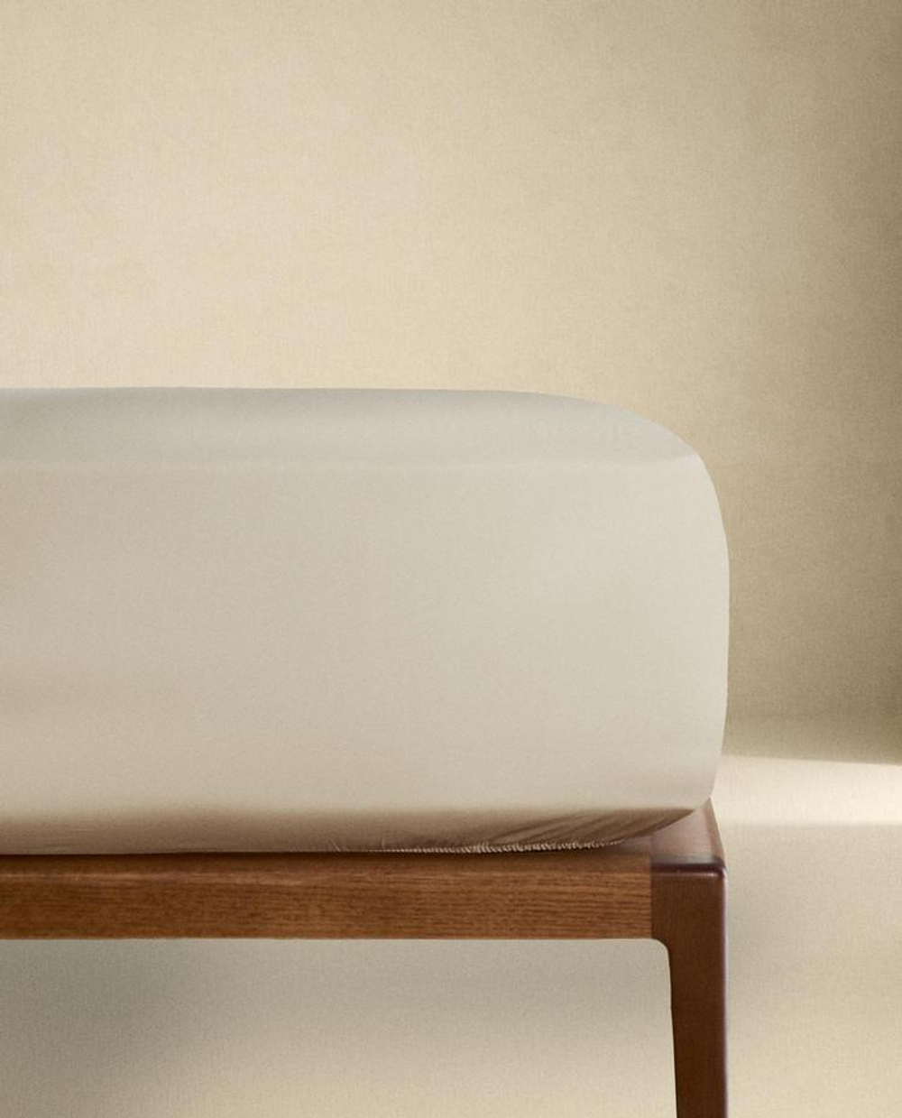 ZARA HOME (200 НИТЕЙ) НАТЯЖНАЯ ПРОСТЫНЯ ИЗ ХЛОПКА ПЕРКАЛЬ, ВАНИЛЬНЫЙ