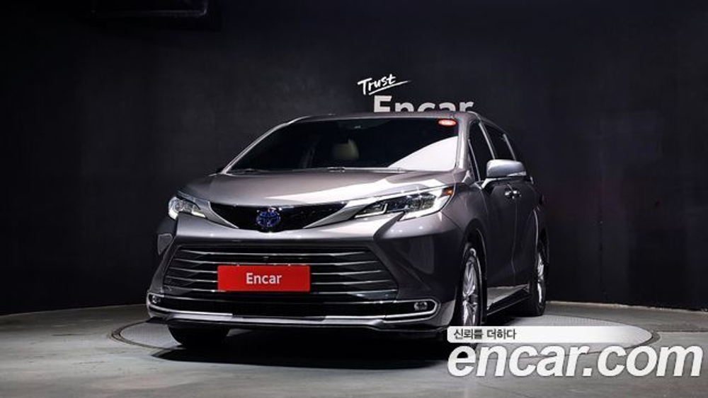 Toyota Sienna 2.5 Hybrid AWD — 2023