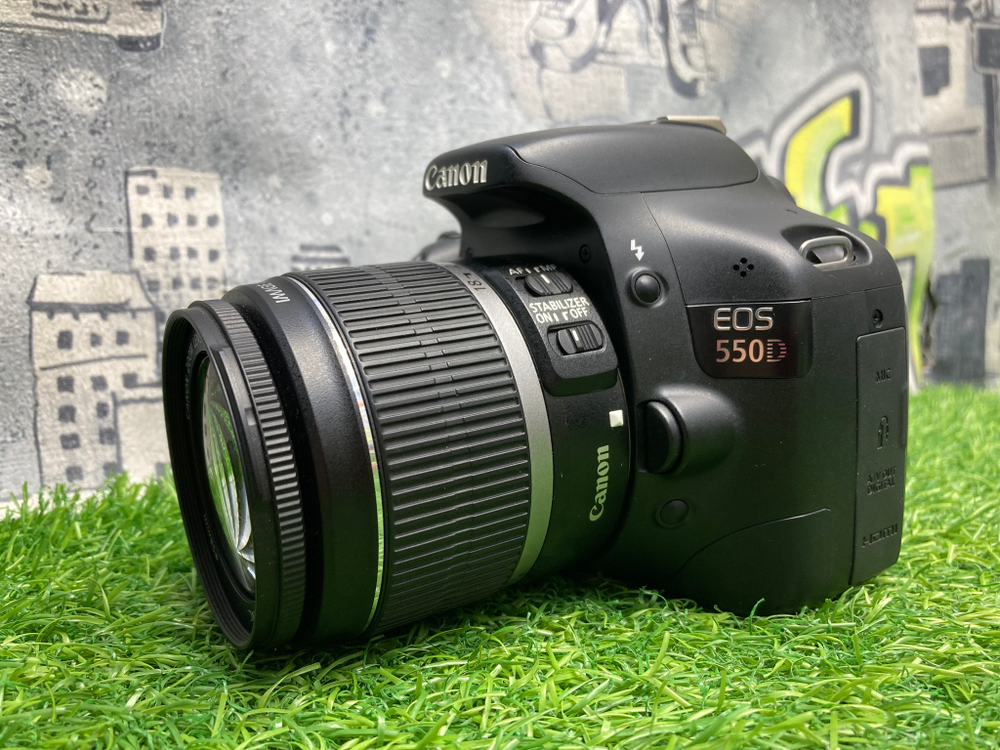 Canon 550D kit 18-55mm 3.5-5.6 IS (8.100 кадров)