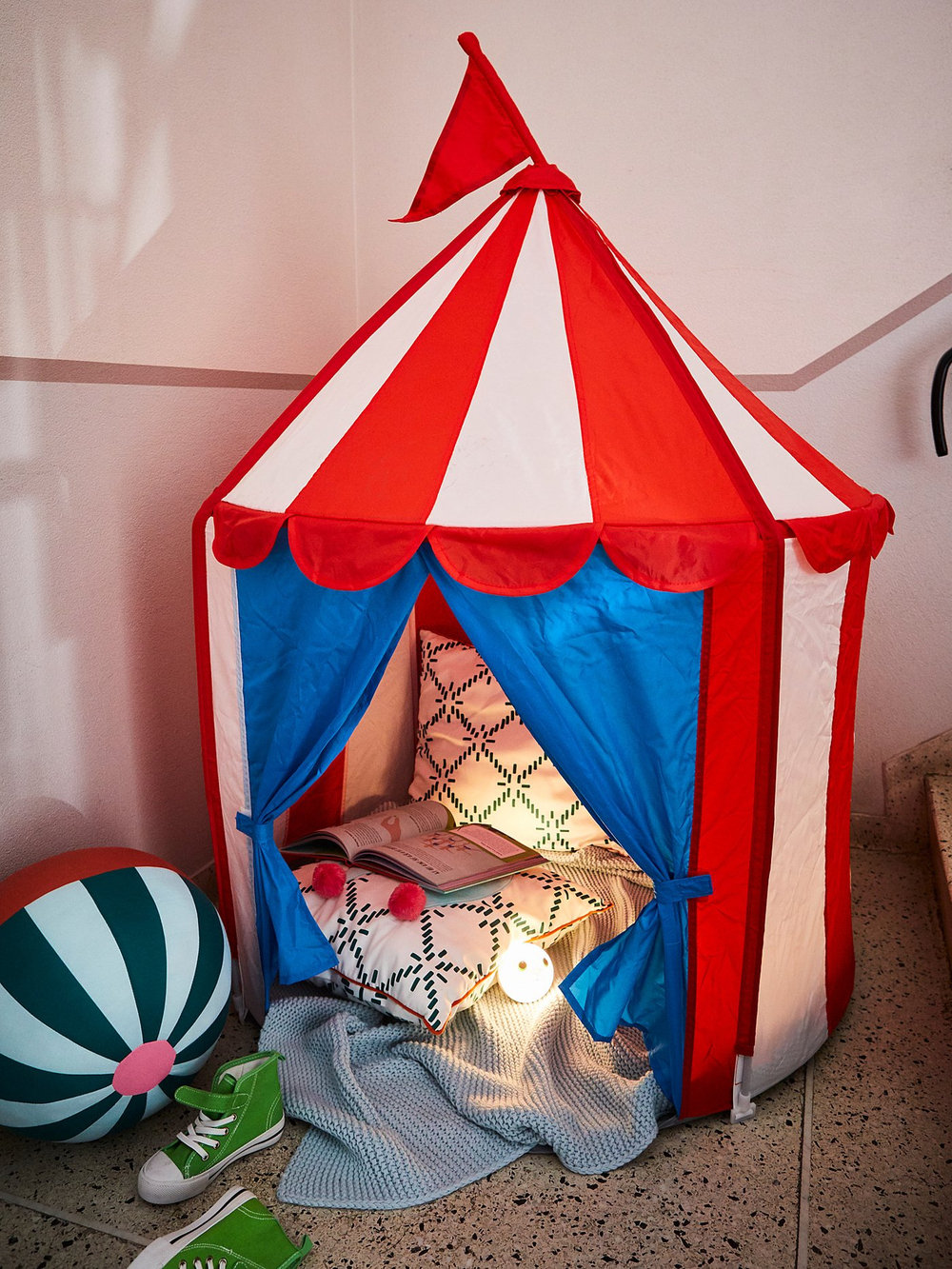 IKEA KORNSNÖ  (ИКЕА КОРНСНЁ)  -  Ночник светодиодный - белый/кролик на батарейках