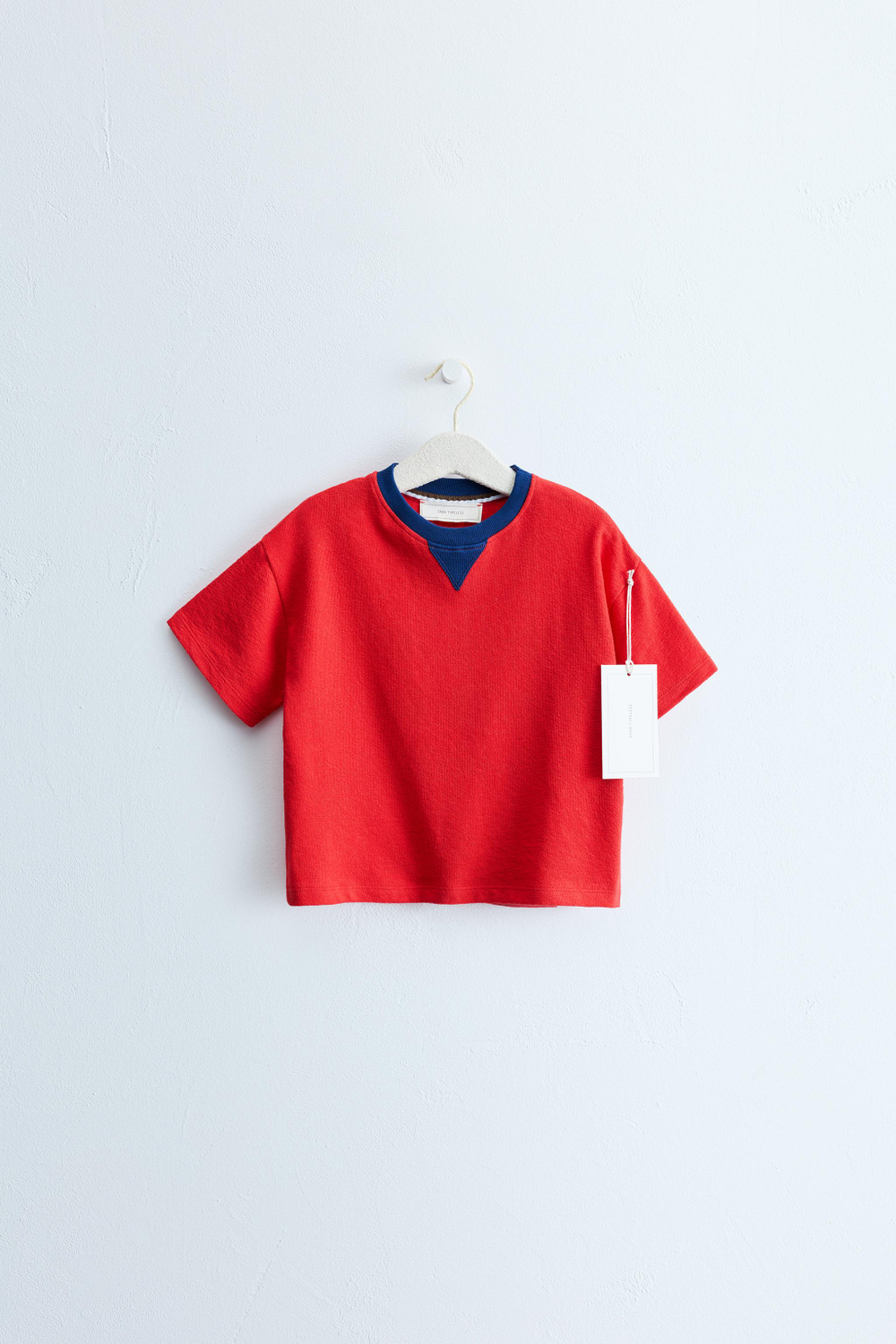 ZARA TIMELESS — ФУТБОЛКА С КОНТРАСТНЫМ ВОРОТОМ, КРАСНЫЙ