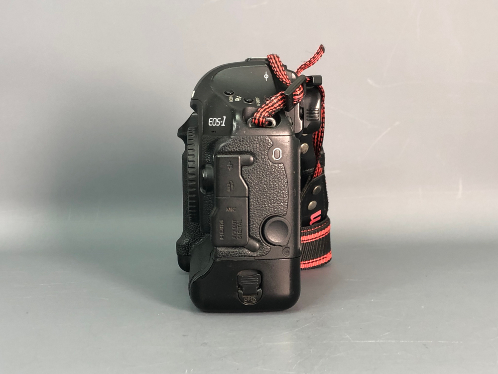 Canon EOS-1D Mark IV 304.440 Кадров