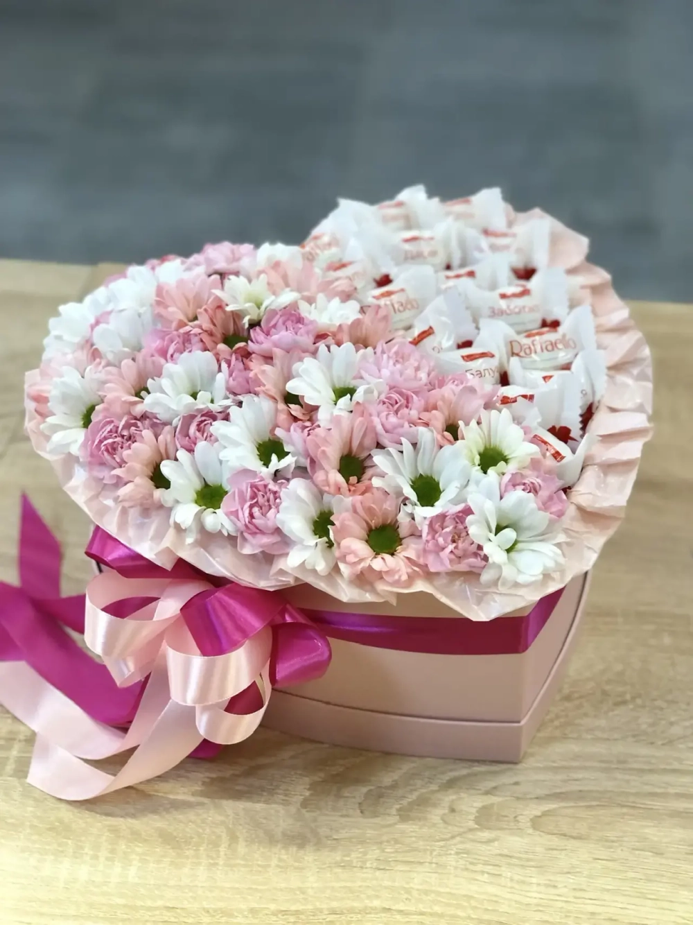Цветы и конфеты