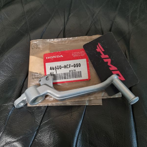 Honda Лапка заднего тормоза RVT 1000 R VTR 1000 46500-MCF-D50
