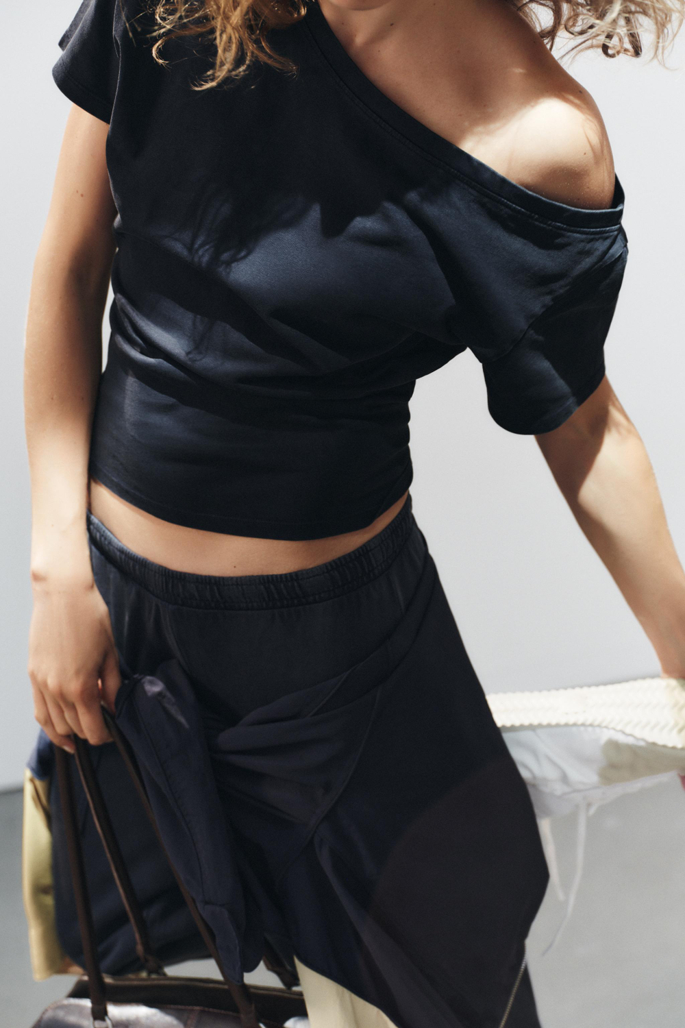 ФУТБОЛКА ИЗ ПЛОТНОГО ХЛОПКА С КОРОТКИМИ РУКАВАМИ — ZARA