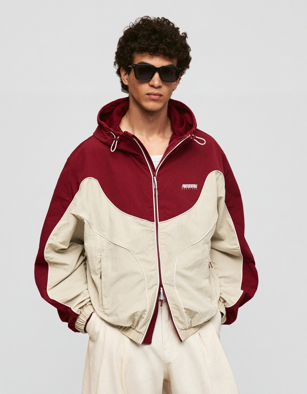 Женская ветровка с капюшоном - BERSHKA