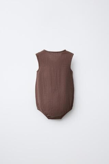 ZARA ФАКТУРНЫЙ КОМБИНЕЗОН С ЗАПÁХОМ, КОРИЧНЕВЫЙ