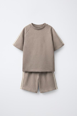 ZARA КОМПЛЕКТ ИЗ ФУТБОЛКИ И ШОРТОВ С ЛАМПАСАМИ, БЕЖЕВЫЙ