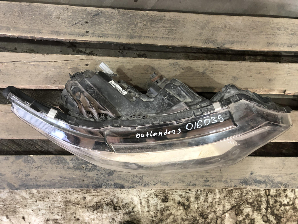 Фара правая Mitsubishi Outlander 3 15-21 Б/У Оригинал ECM92122A20