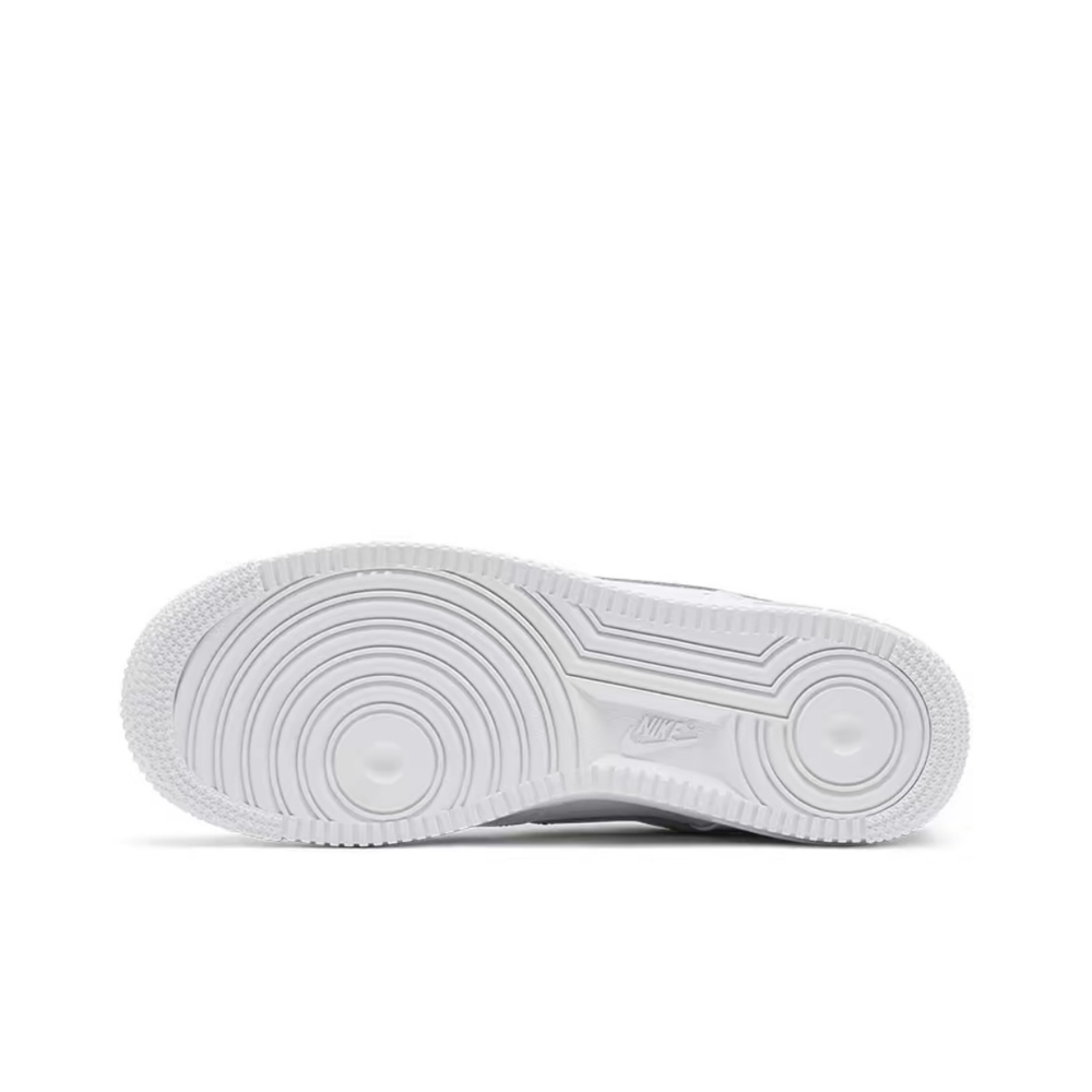 alt="Золотая строчка на заднике Nike Air Force 1 CZ0270-105 White Rattan"