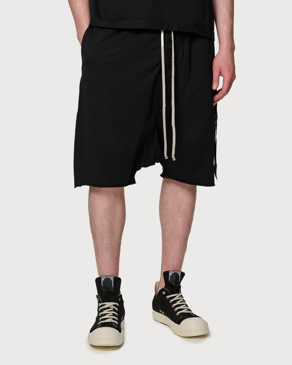RICK OWENS DRKSHDW ШОРТЫ ЧЕРНЫЕ HOLLYWOOD DRAWSTRING PODS RNP