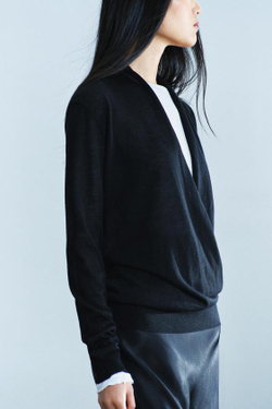 ZARA ТРИКОТАЖНЫЙ СВИТЕР С ЗАПАХОМ И МЯГКИМ ВЫРЕЗОМ, ЧЕРНЫЙ