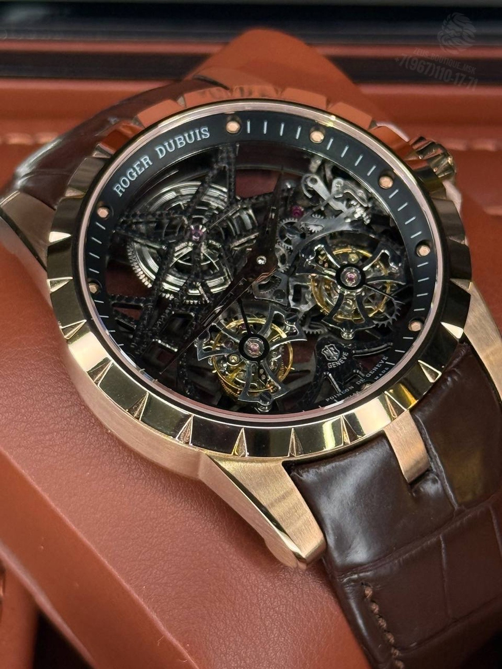 Часы Roger Dubuis Excalibur Skeleton Double Flying Tourbillon RDDBEX0395