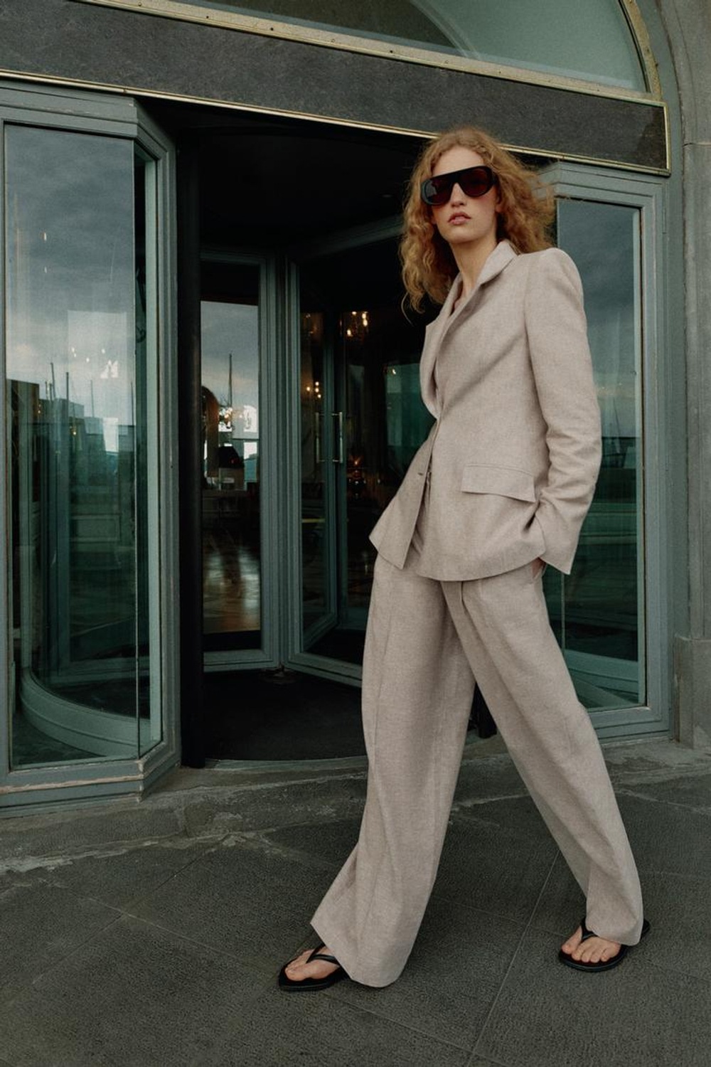 ZARA БЛЕЙЗЕР ИЗ СМЕСОВОГО ЛЬНА С ВЫТАЧКАМИ, ПЕСОЧНЫЙ МЕЛАНЖ
