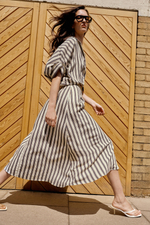 ПЛАТЬЕ МИДИ В ПОЛОСКУ С РЕМНЕМ — ZARA