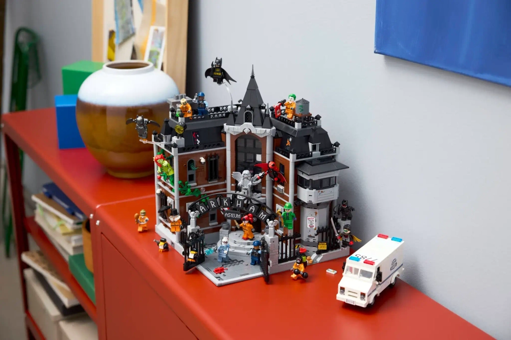 Конструктор LEGO DC Batman 76300 Лечебница Аркхэм