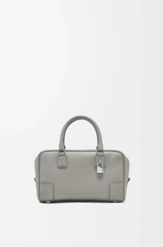 Loewe Сумка Amazona 23 из мягкой зернистой телячьей кожи, жемчужно-серый