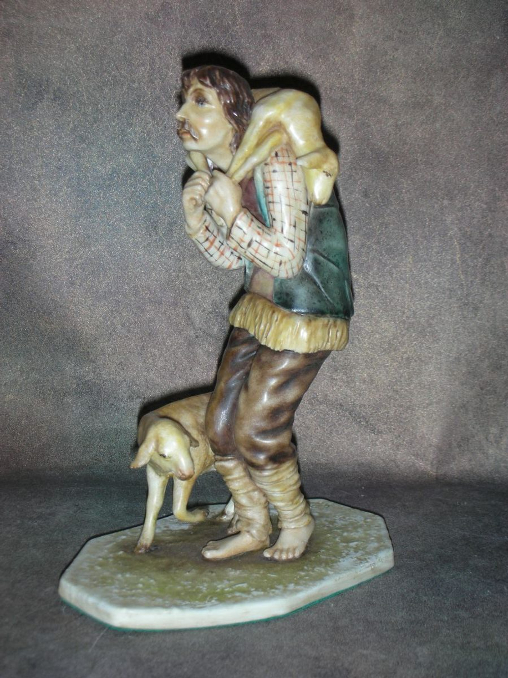 Статуэтка. Фарфор. Пастух. Capodimonte. Италия