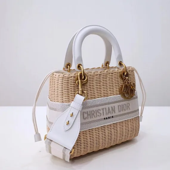 Сумка Dior Lady Dior, модель среднего формата бежевый