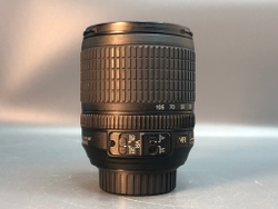 Nikon 18-105mm 3.5-5.6G ED присутствует царапина на передней линзе