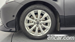 Toyota Camry 2.5 LE Hybrid — 2019