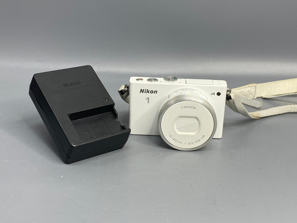 Nikon 1 J4