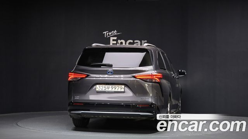 Toyota Sienna 2.5 Hybrid AWD — 2021
