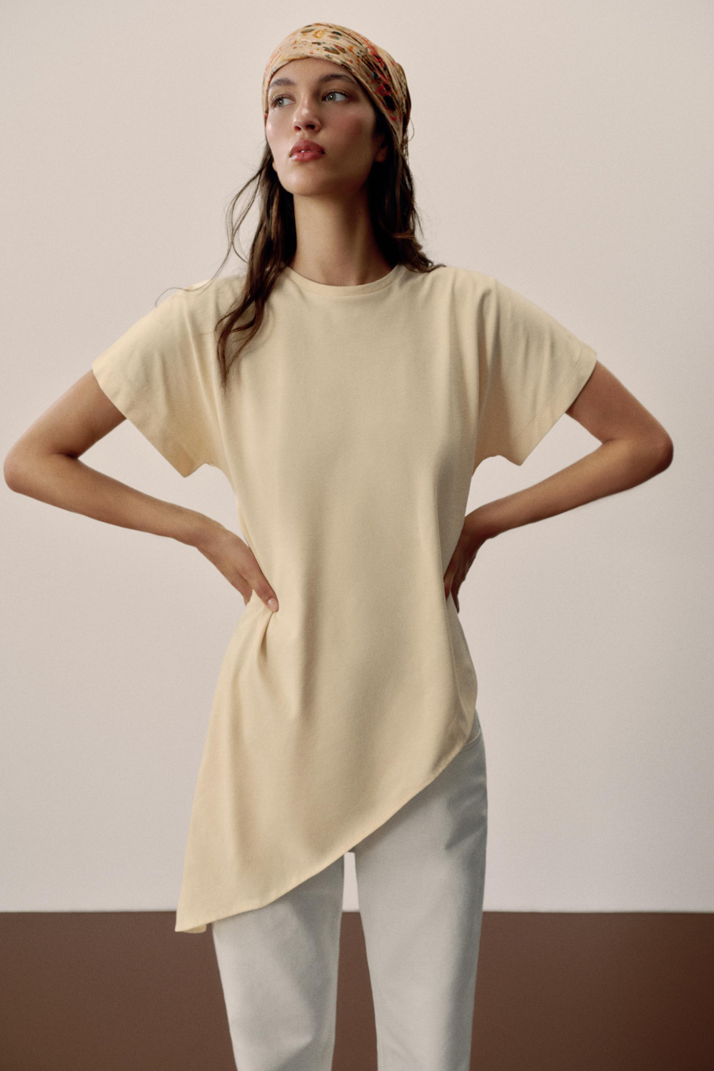 АСИММЕТРИЧНАЯ ФУТБОЛКА С КОРОТКИМИ РУКАВАМИ — ZARA