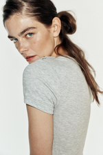 ФУТБОЛКА В РУБЧИК С ПУГОВИЦАМИ — ZARA