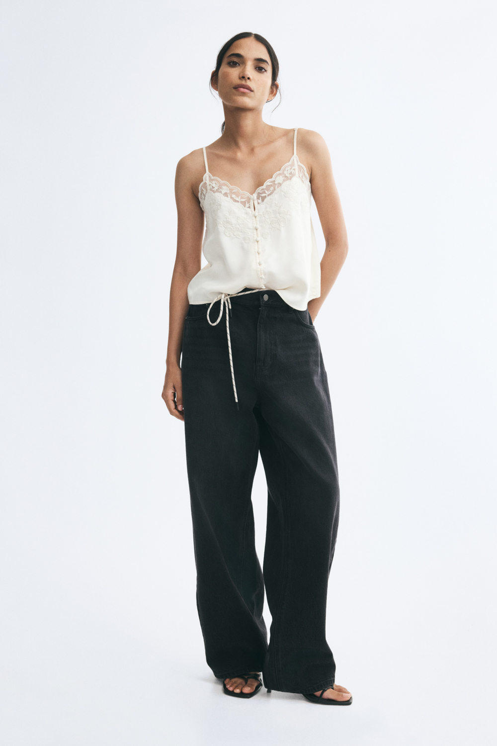 Топ на бретелях с вышивкой — V-образный вырез - H&M