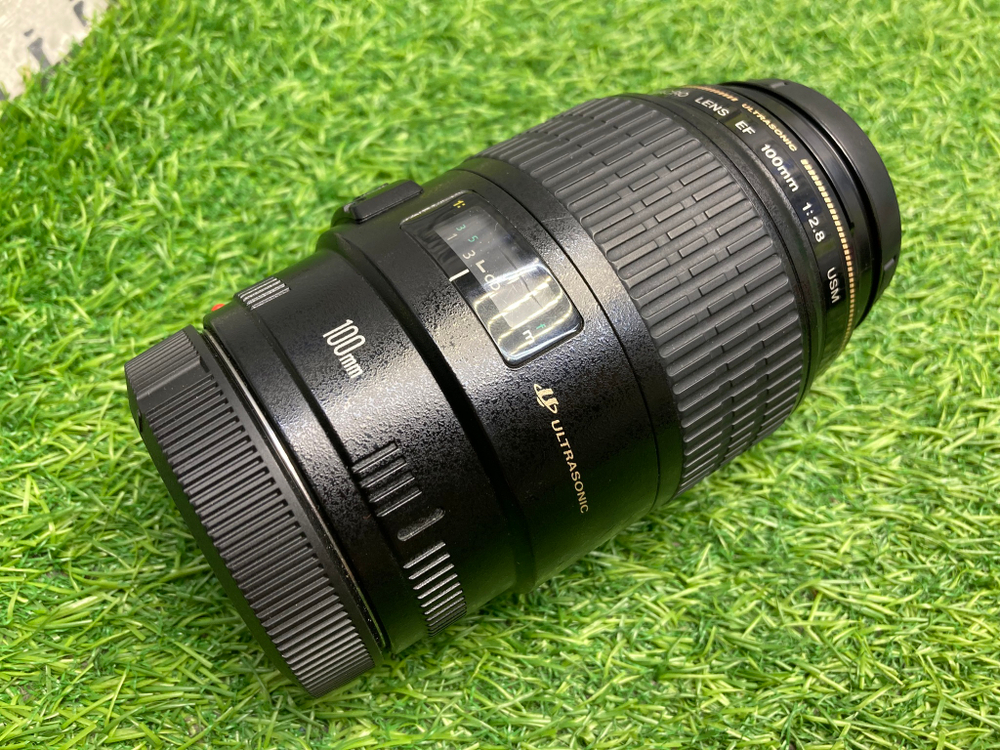 Canon EF 100mm 2.8 Macro USM