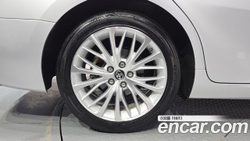 Toyota Camry 2.5 XLE Hybrid — 2018