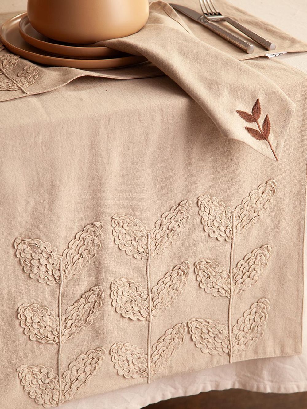 Салфетка сервировочная Desert leaf из коллекции Essential, 45х45 см