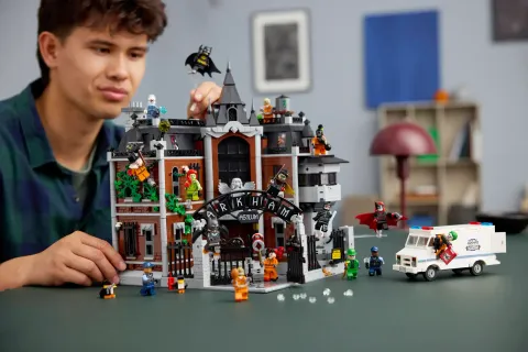 Конструктор LEGO DC Batman 76300 Лечебница Аркхэм
