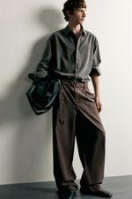 БРЮКИ RELAXED FIT СО СКЛАДКАМИ И РЕМНЕМ — ZARA