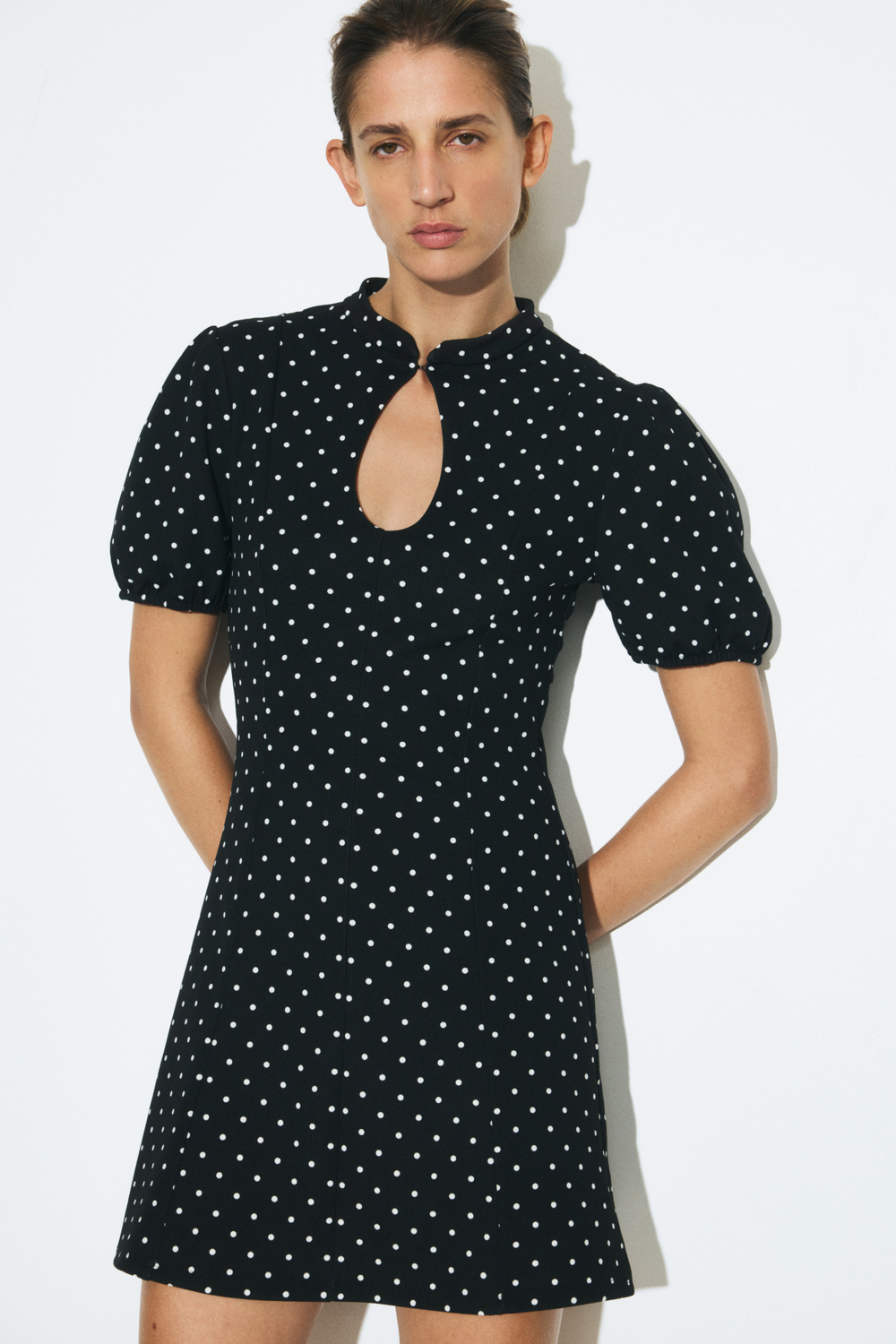 Платье Ponte di Roma с вырезом-окошком - H&M