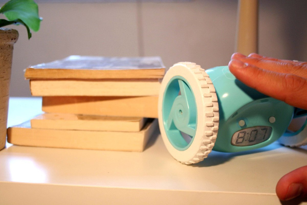 Будильник с сюрпризом clocky бирюзовый