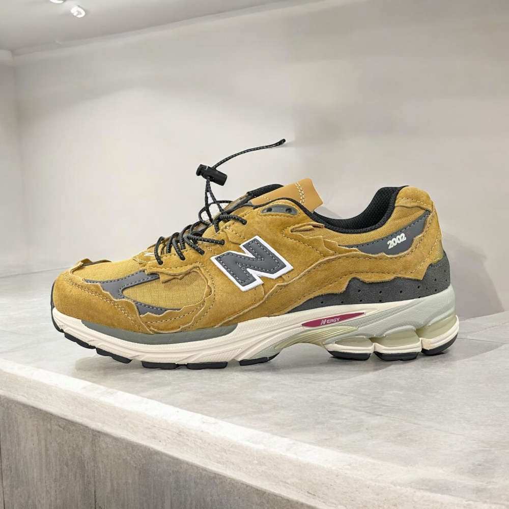 New Balance 2002R Protection Pack • Brown