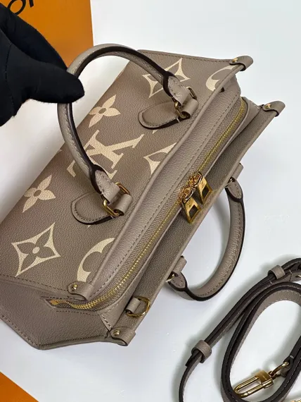 Сумка-тоут LOUIS VUITTON On The Go East West со съемным ремнем-цепочкой с плетёной отделкой из кожи