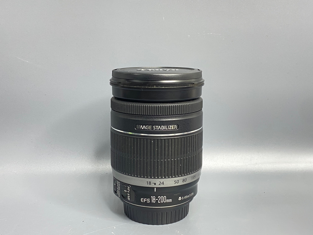 Canon EF-S 18-200mm 3.5-5.6 IS