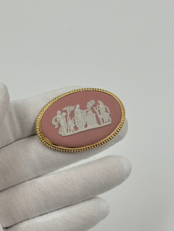 Брошь Wedgwood розовая