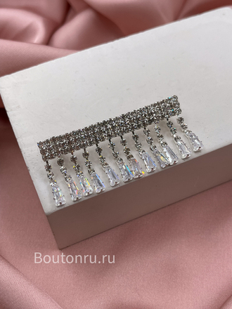 Брошь серебристая в стразах