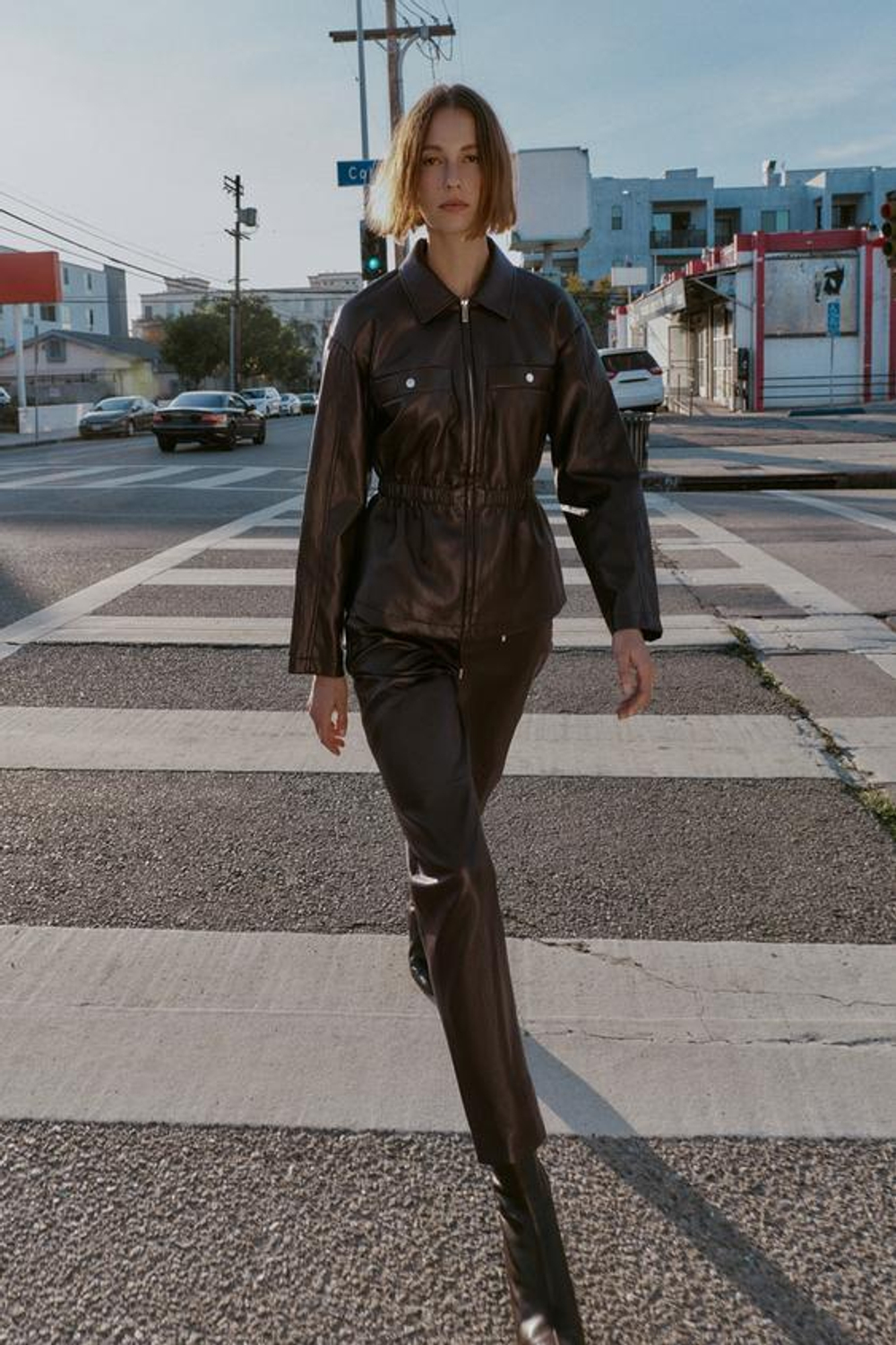 ZARA БРЮКИ ИЗ ИСКУССТВЕННОЙ КОЖИ С ЭЛАСТИЧНЫМ ПОЯСОМ, КОРИЧНЕВЫЙ