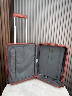 Дорожный чемодан Rimowa Essential Sleeve Cabin с карманом для ноутбука
