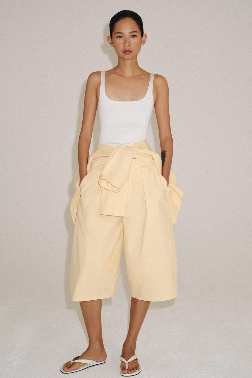 ZARA ТОП ИЗ ПОЛИАМИДА НА БРЕТЕЛЯХ, БЕЛЫЙ