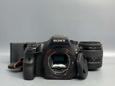 Sony A58 + kit 18-55 SAM II 52.000 кадров небольшой скол